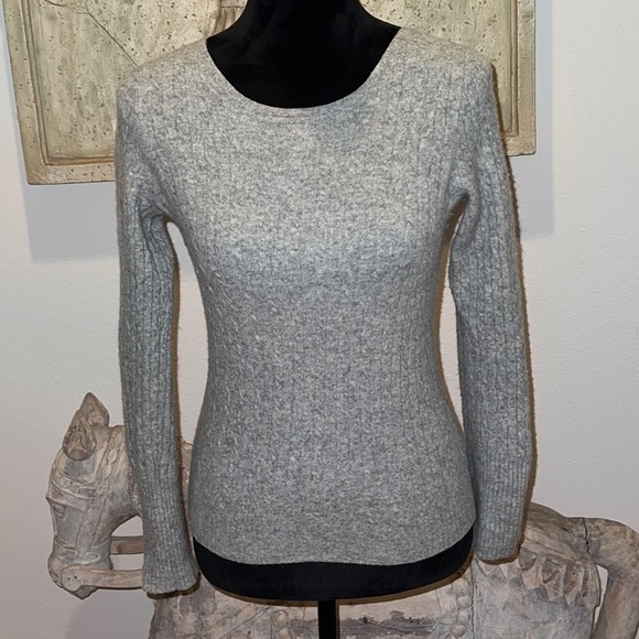 J. Crew Sweaters - J. Crew cable crew neck light gray cashmere women’s sweater Sz XS